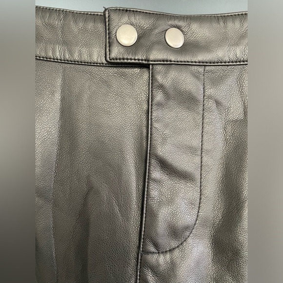 NWOT Asos Design Black Faux Leather Vegan Shorts Sz 36 - Picture 5 of 10